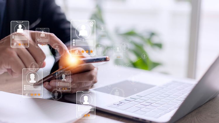 Etkili Bir Toplantı Daveti E-Postası Nasıl Yazılır_shutterstock_2207749453